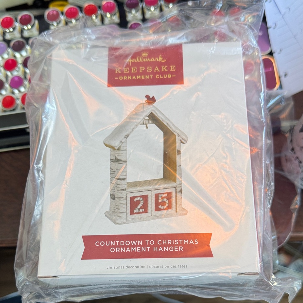 Hallmark Keepsake Club Red and White Countdown Ornament Hanger